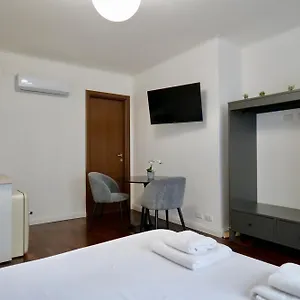  Apartment Palatino 28 Italy